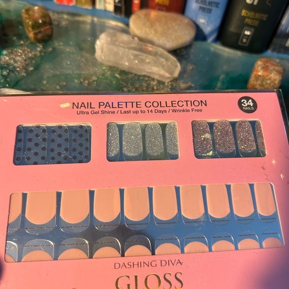 Stick on Nails - Picture 4 of 5